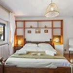La Lanterna Swimming Pool Retreat - Happy