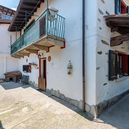 La Lanterna Swimming Pool Retreat - Happy Apartment *