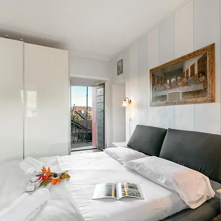 La Lanterna Swimming Pool Retreat - Happy Apartment *