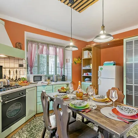 La Lanterna Swimming Pool Retreat - Happy