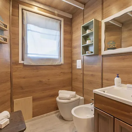 La Lanterna Swimming Pool Retreat - Happy Apartment