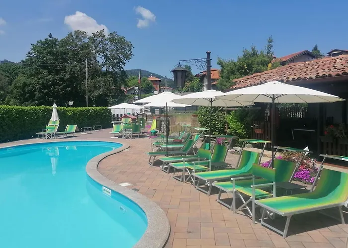 La Lanterna Swimming Pool Retreat - Happy