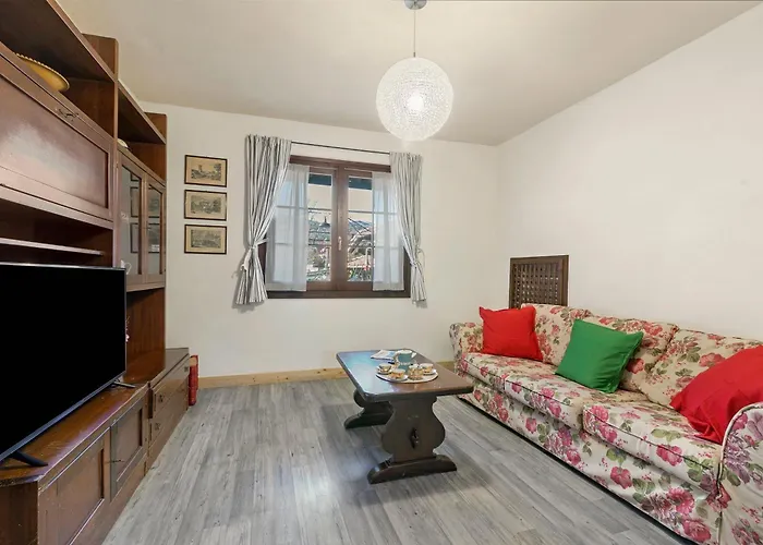 La Lanterna Swimming Pool Retreat - Happy *